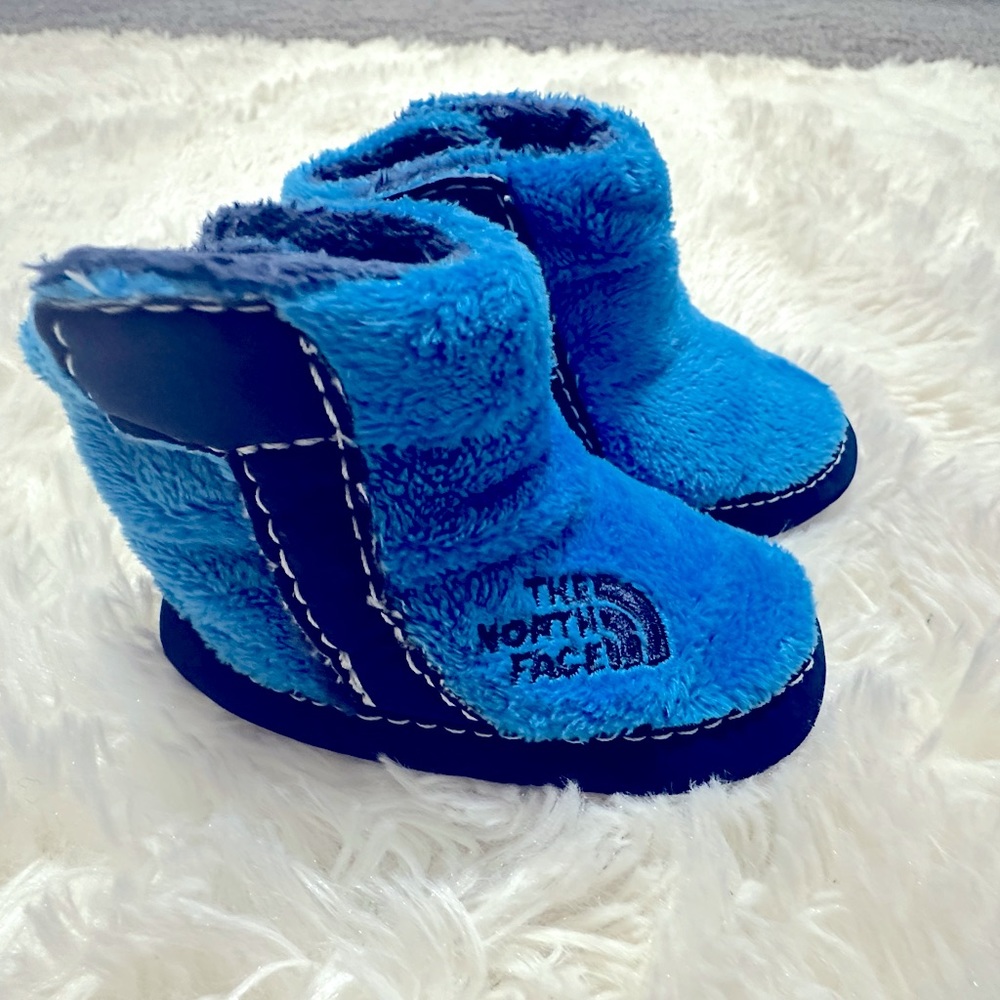 North face baby boots size 4